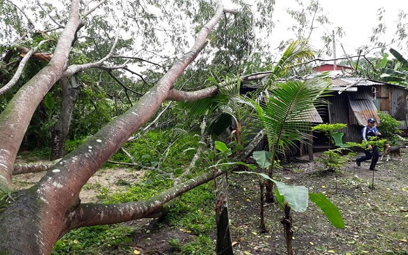 Tornado con lluvia afecta los techos de varias casas en Villa Sandino, Chontales