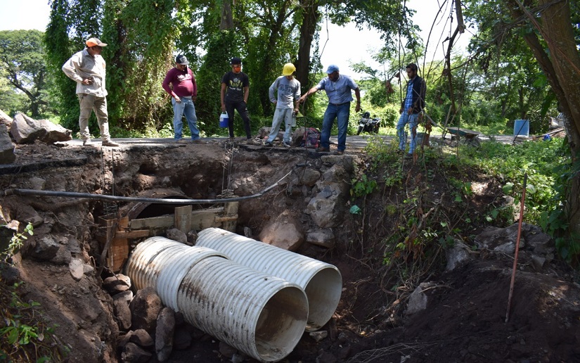 Alcaldía de Granada mejora accesos viales en el campo y la ciudad