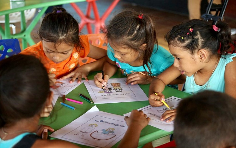 Niños se divierten con dinámicas educativas en La Hormiga de Oro