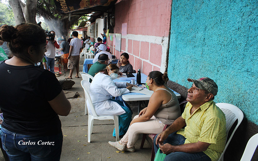 Habitantes del barrio Bertha Calderón son atendidos en las clínicas móviles