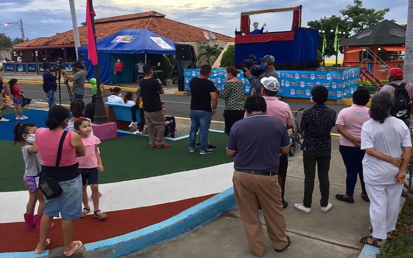 Tarde de títeres y mucho entretenimiento en espacios familiares de Managua