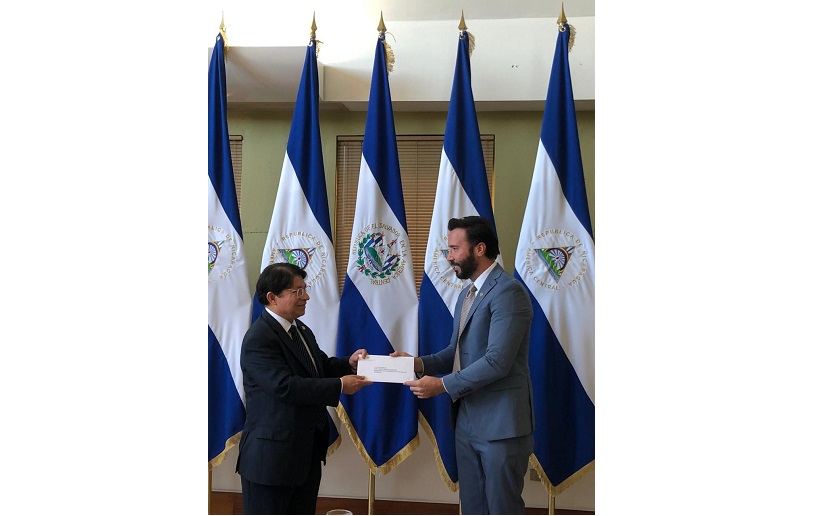 Embajador de El Salvador presenta Copias de Estilo ante Canciller de Nicaragua