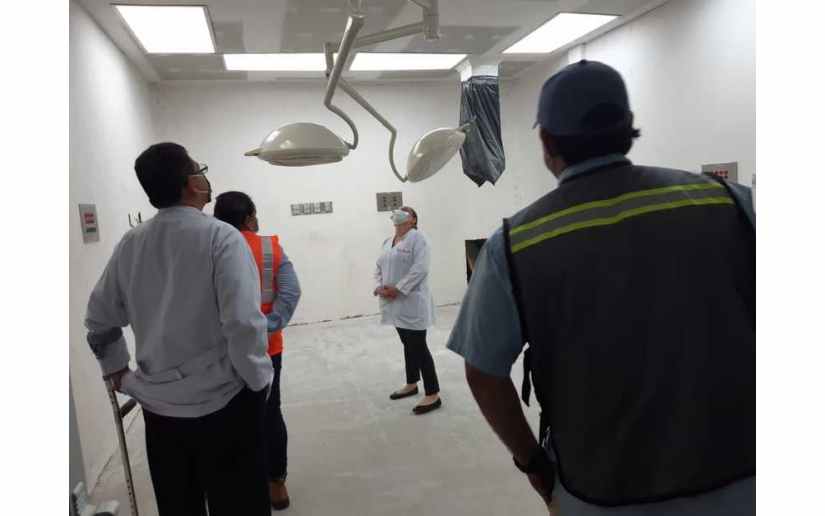 Supervisan instalación de sistema de climatización en quirófanos del hospital Asunción