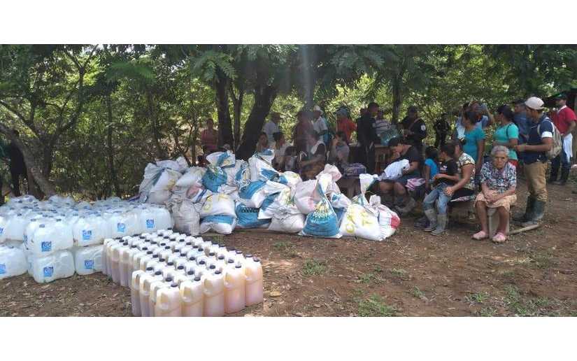 Familias afectadas por las lluvias en Rosita, recibieron paquetes solidarios
