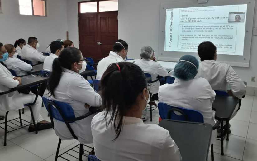 Ginecobstetras participan en taller sobre diagnóstico oportuno de la restricción del crecimiento fetal