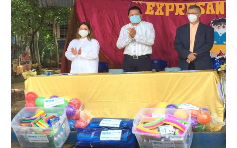 Centro educativo recibe donación de Unicef
