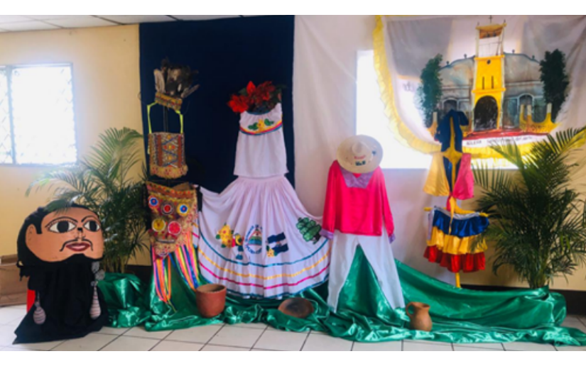 Exposición de trajes del folclore nicaragüense en alcaldías