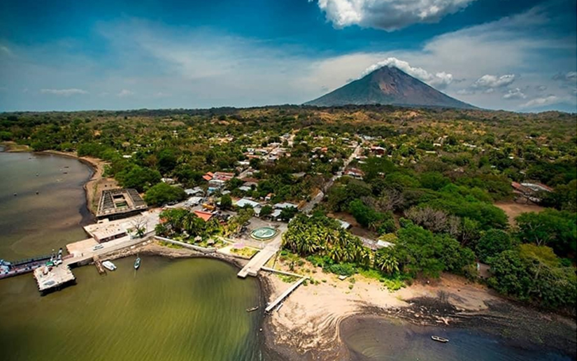 Firman contrato para construcción de Sistema de Alcantarillado Sanitario en Altagracia y Moyogalpa