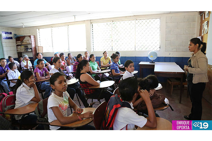 Inician clases en secundaria rural a distancia