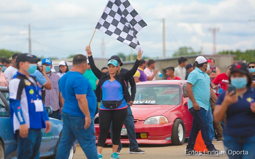 Adrenalina, velocidad y aventura en la competencia Cuarto de Milla en saludo al mes patrio en Managua
