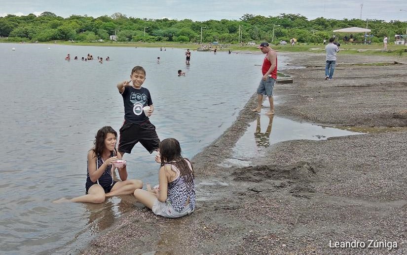 Familias disfrutan con tranquilidad las vacaciones patrias en la Laguna de Xiloá   