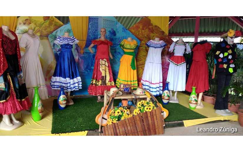 Exhiben en el Parque Nacional de Ferias trajes típicos representativos de cada departamento de Nicaragua