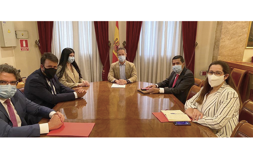 Embajador de Nicaragua visita sede del Senado español
