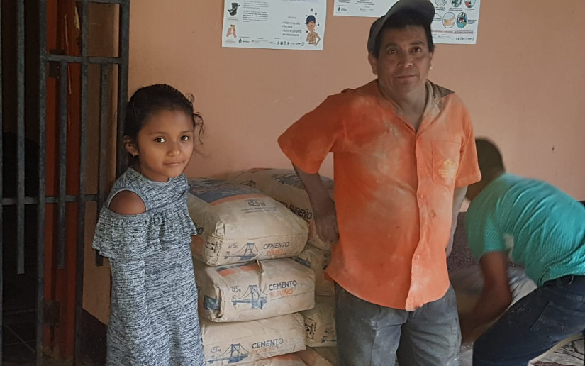 Entrega de materiales de construcción a familias afectadas por lluvias Las Manos, Dipilto