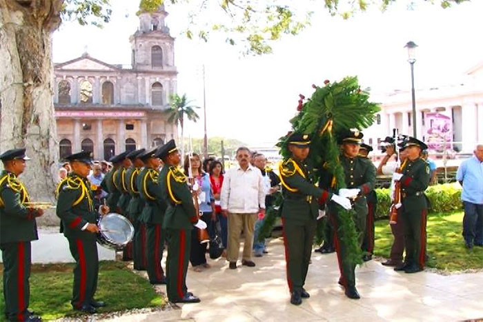 Grupo de trabajo Foro de Sao Paulo deposita ofrendas florales en mausoleo de héroes revolucionarios