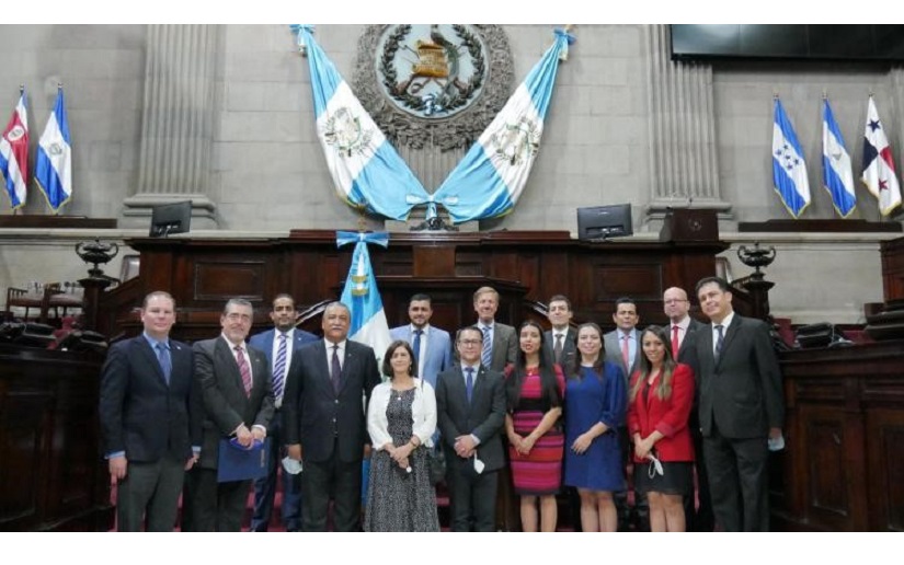 Embajador de Nicaragua en reunión con Comisión de Relaciones Exteriores del Congreso de Guatemala