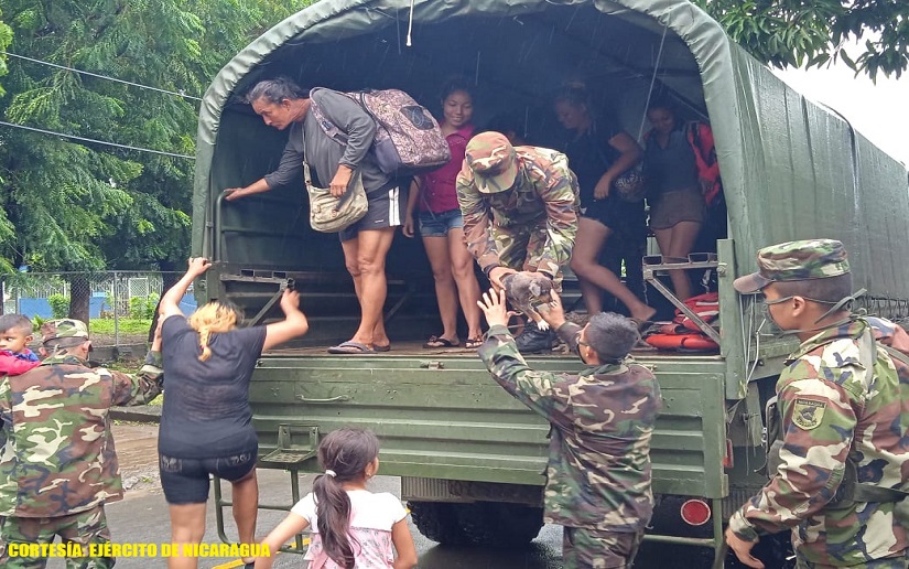 Ejército de Nicaragua realiza evacuación de personas en el municipio de San Rafael del Sur