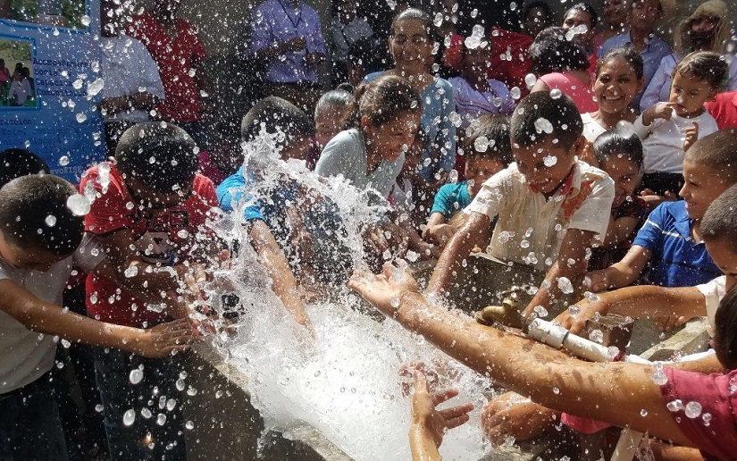 Nicaragua: Agua potable, carreteras, energía, salud, paz y bien