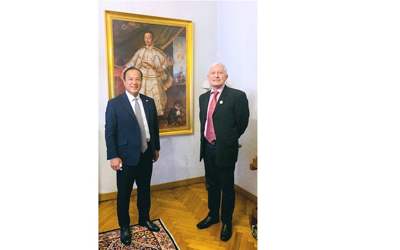 Embajador de Nicaragua conversa con el Embajador del Japón ante la Santa Sede