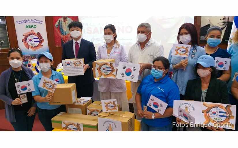 Exbecarios de Corea entregan donativo a Hospital Infantil “La Mascota”