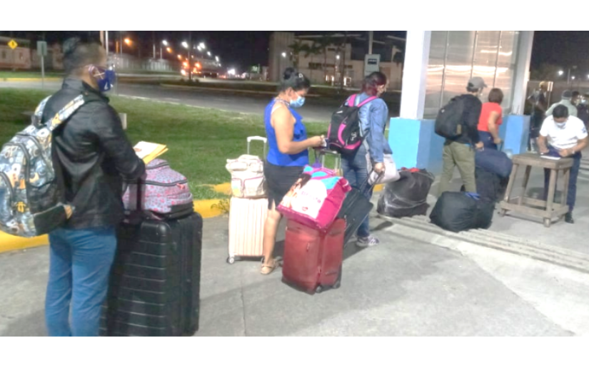 Arribaron al país 22 nicaragüenses procedentes de Panamá