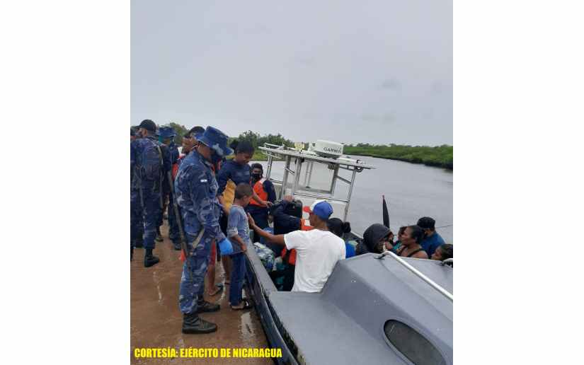 Fuerza Naval realiza evacuación de personas 