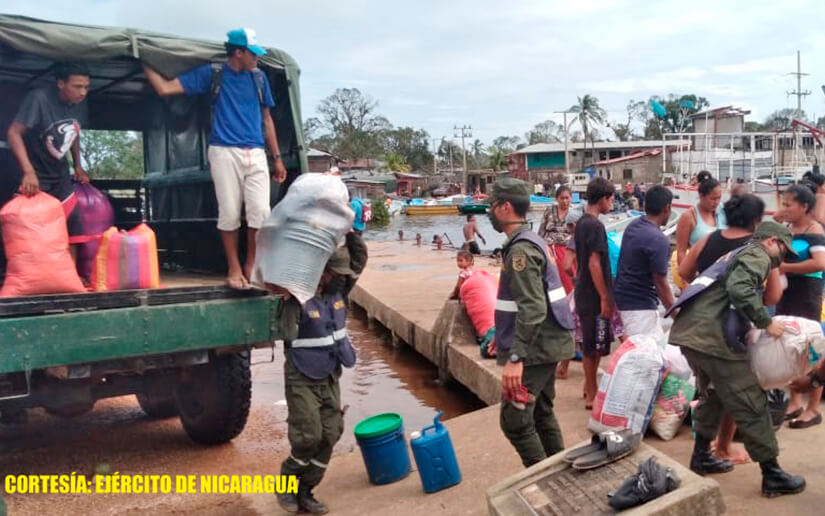 Ejército de Nicaragua participa en traslado de personas y ayuda humanitaria en Puerto Cabezas