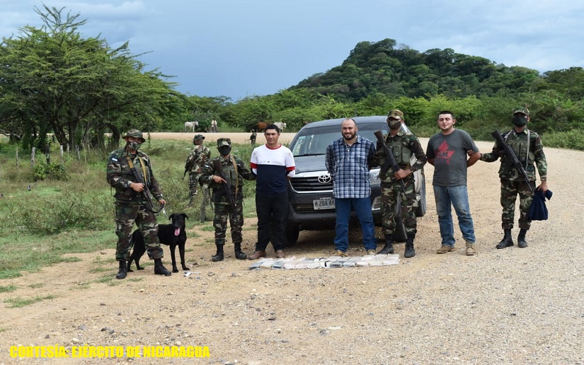 Ejército de Nicaragua realiza incautación de droga al narcotráfico en Villanueva, Chinandega