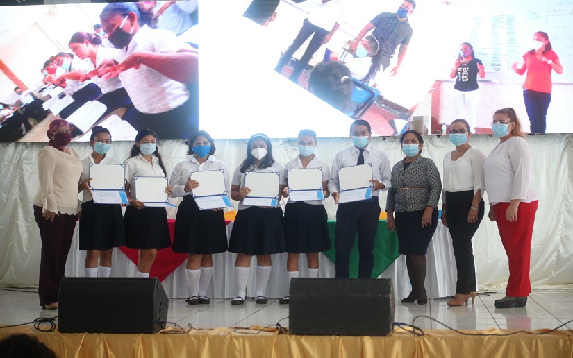 Estudiantes normalistas culminan curso básico de lenguaje de señas 
