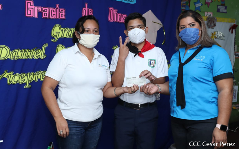 Gobierno de Nicaragua entrega Bono Complementario a Bachilleres 2020 