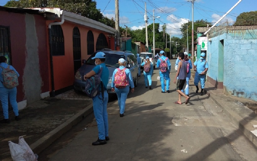 Fumigan y aplican BTI en el barrio Pablo Úbeda en el distrito V de Managua