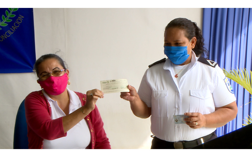 Migob entrega bono escolar a servidores públicos de diferentes dependencias