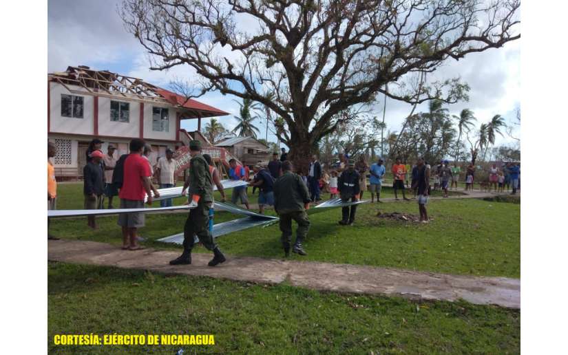 Ejército de Nicaragua realiza cargue, traslado y descargue de ayuda humanitaria en Waspam