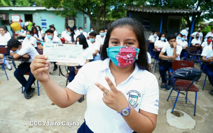 Ministerio de Educación continúa la entrega de 70 mil bonos complementarios a bachilleres