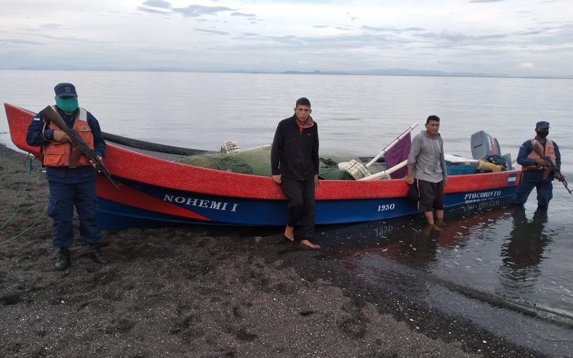 Distrito Naval Pacífico del Ejército de Nicaragua retuvo a dos ciudadanos salvadoreños