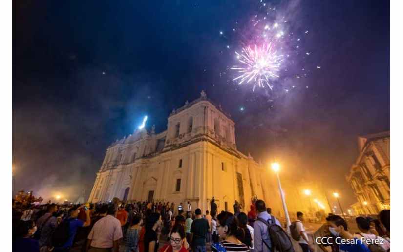 Nicaragüenses celebran la tradicional Gritería en León con mucho fervor y devoción