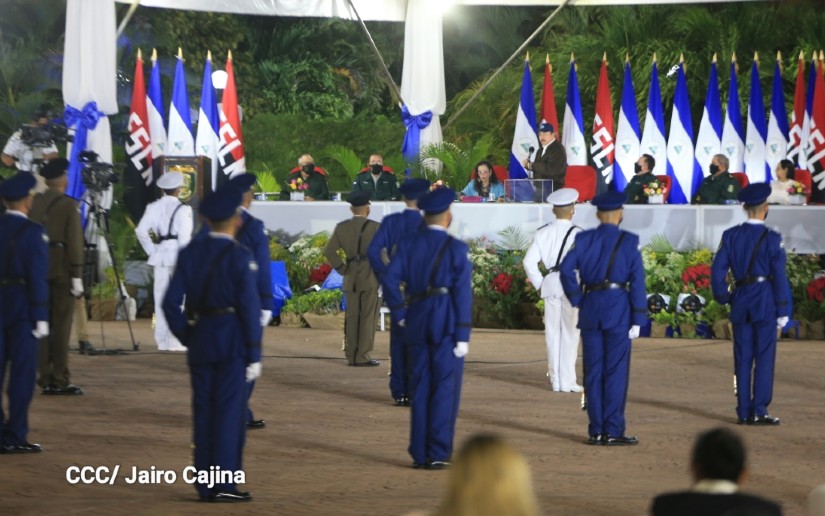 Presidente Daniel Ortega y vicepresidenta Rosario Murillo presiden Graduación de Oficiales Militares