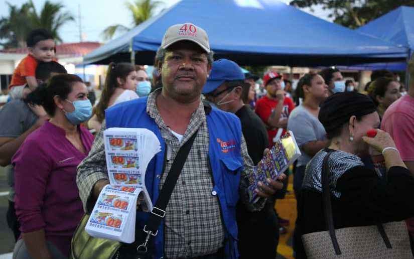 Lotería Nacional promueve el sorteo navideño en Puerto Salvador Allende