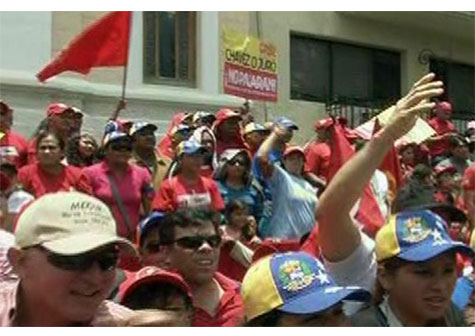 Venezolanos toman Caracas para celebrar juramentación de Maduro