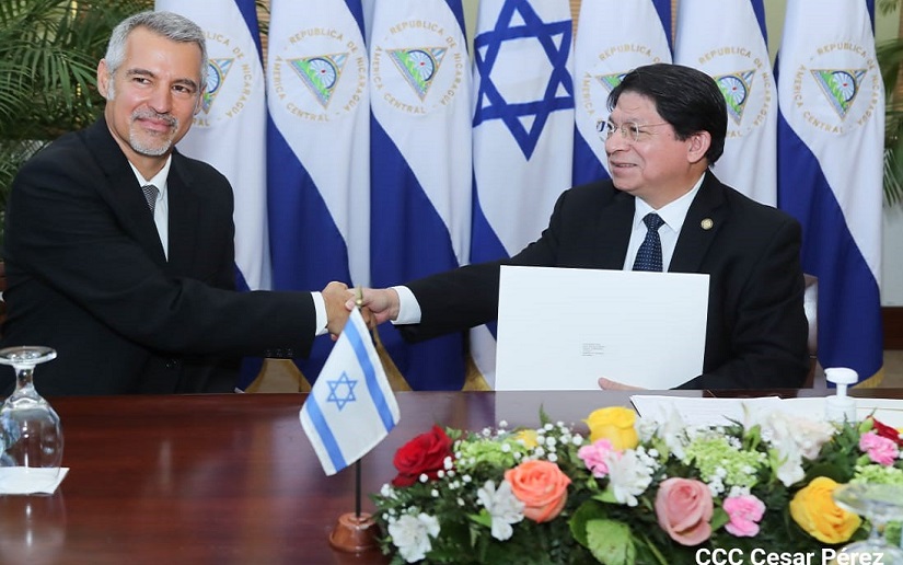 Embajador de Israel presenta Copias de Estilo