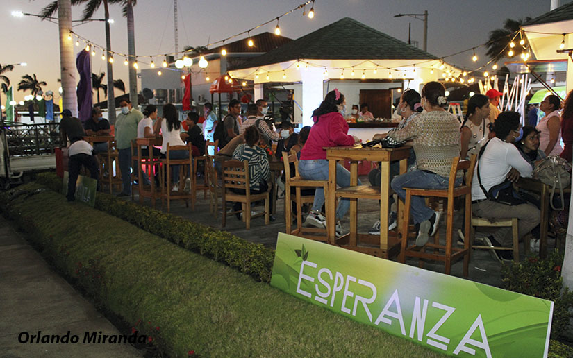 Quioscos Esperanza abren sus puertas en el Puerto Salvador Allende