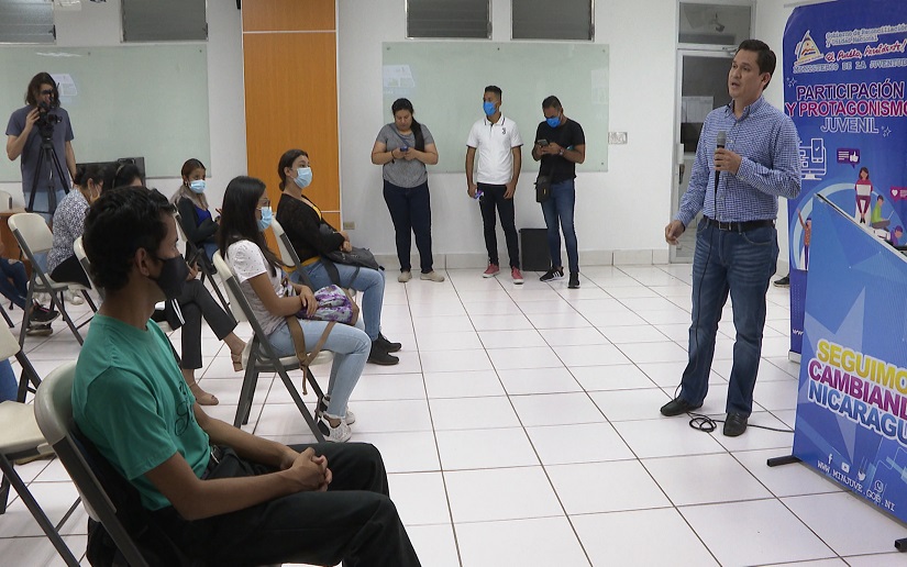 Universitarios participan en charla sobre Tecnología de Banda Ancha 