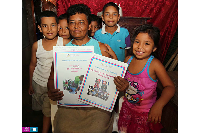 Familias de Masaya ya cuentan con sus títulos de propiedad