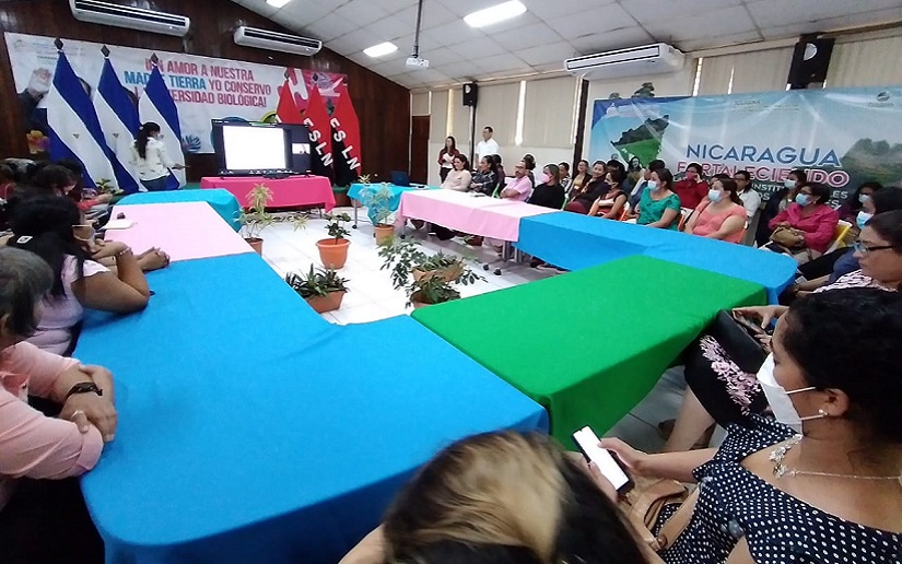 Mujeres del Ministerio del Ambiente destacan esfuerzos para la protección de la capa de ozono