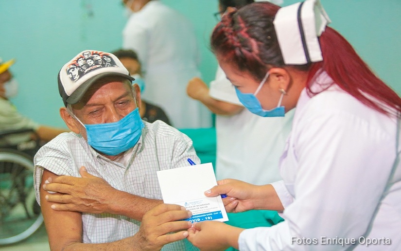 Ministerio de Salud continúa en jornada de vacunación voluntaria contra la Covid-19 en León