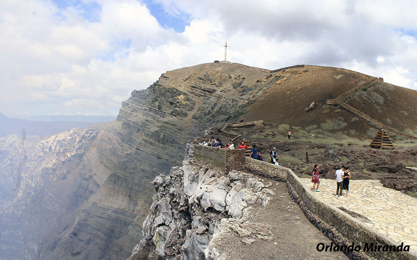 Familias visitan el Parque Nacional Volcán Masaya durante el fin de semana