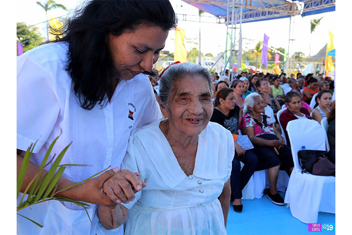 Madres de Héroes y Mártires de Monimbó disfrutan de tarde cultural en Puerto Salvador Allende