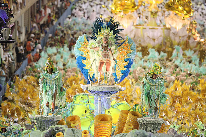 Brasil da la bienvenida a la samba con el inicio de los carnavales