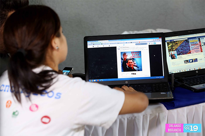 Jóvenes participan en Marcha Virtual #AquíEstáChávez