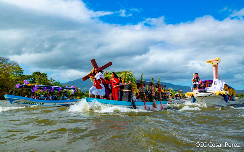Premian a las mejores lanchas adornadas en el tradicional Viacrucis Acuático de Granada